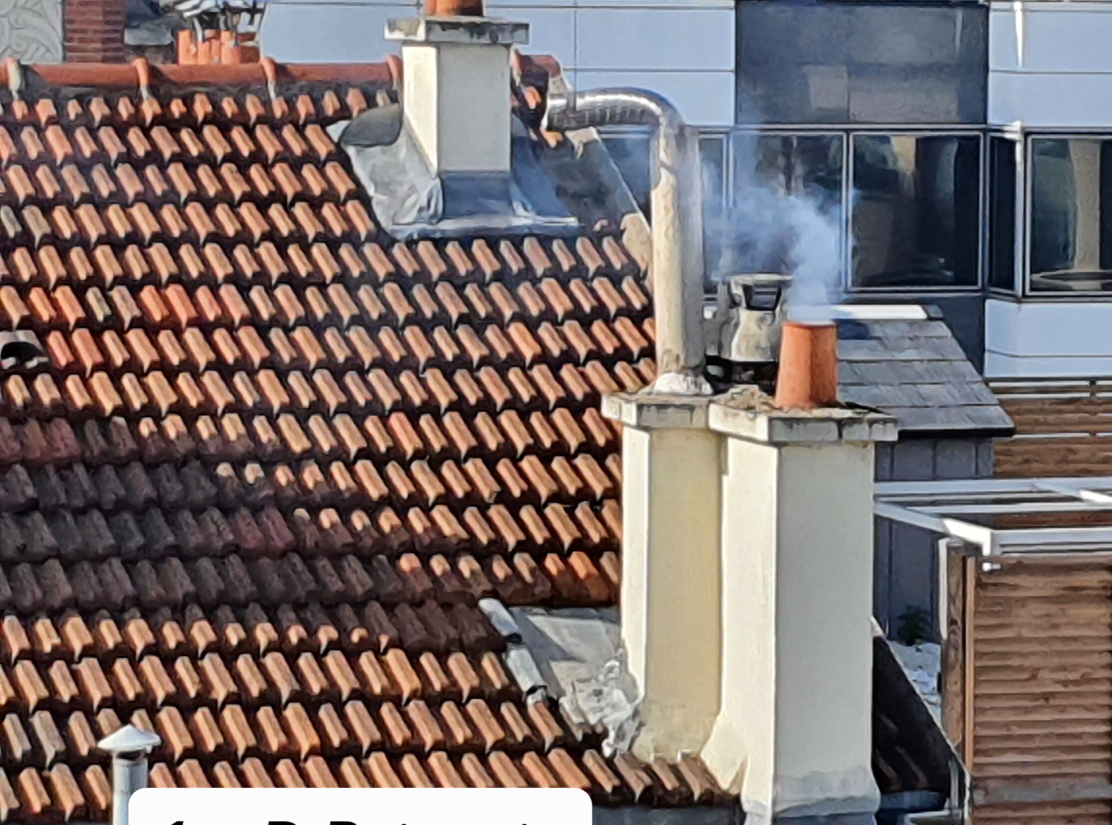 conduit gaz brulés empilement de droite bâtiment de la rue 1er etage lgt 111